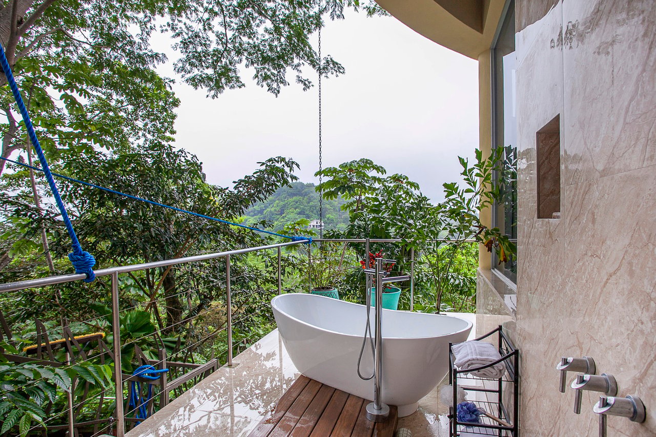 Solar Powered Hilltop Estate, Manuel Antonio, Puntarenas