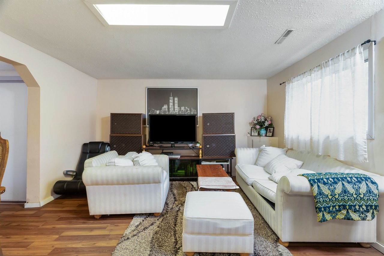 467 SE Marine Dr