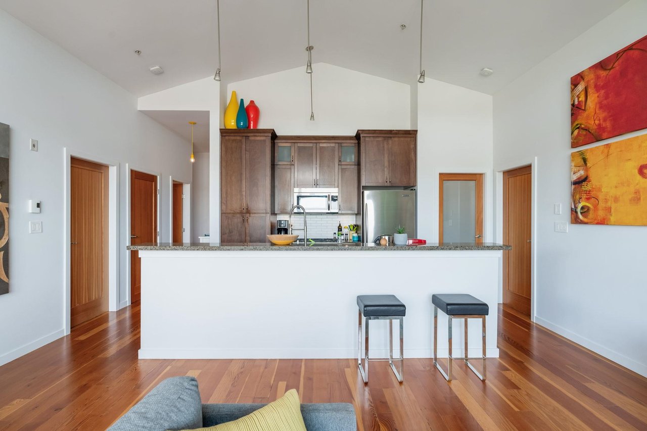401-250 Salter St