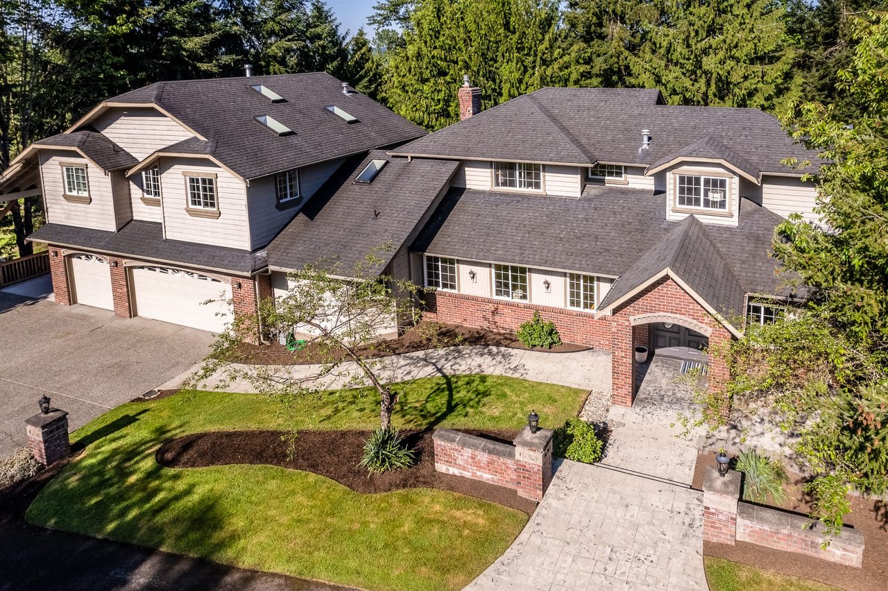 Spacious Duvall Residence