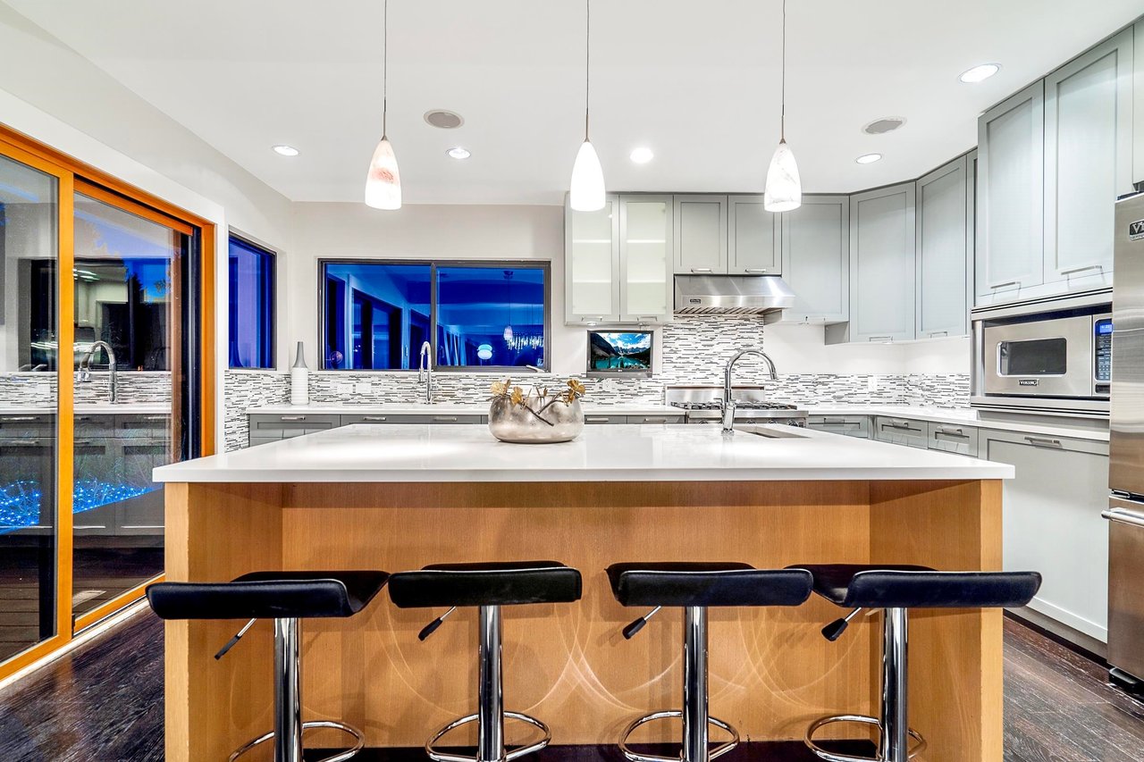 3925 Viewridge Pl