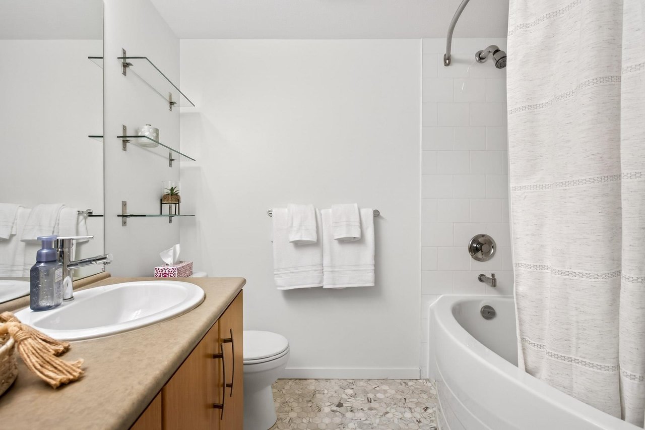 207-500 Klahanie Drive, Port Moody