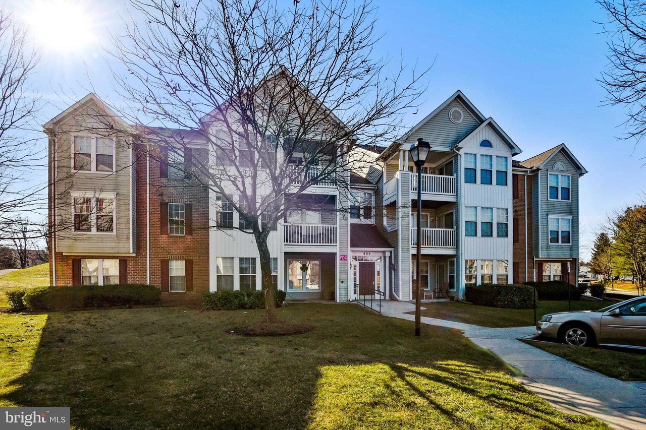 900 BLUE LEAF COURT Unit 9-3B