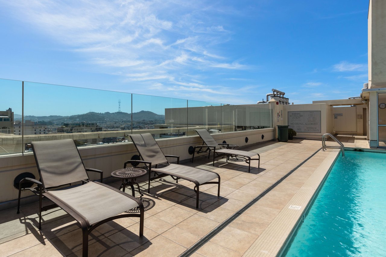 Just-Renovated Pacific Heights Condo With Southern Views