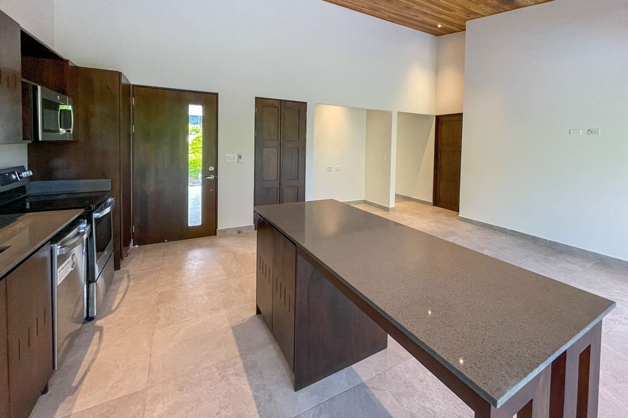 Low-Maintenance 3-Bedroom Villa with Pool & Peaceful Terraza in Villas Vista de la Montaña in Ojochal Costa Rica