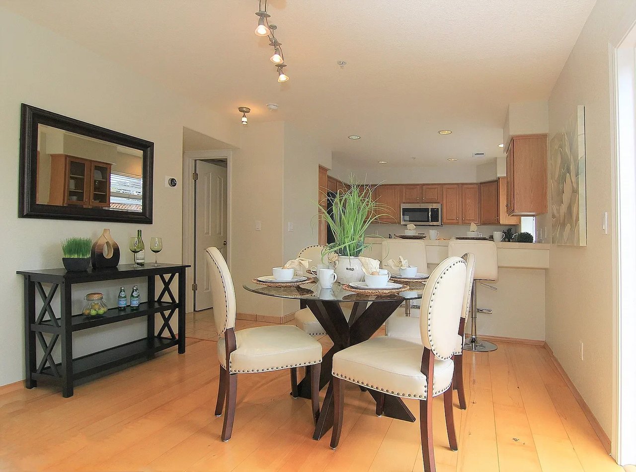905 Coast Range Dr