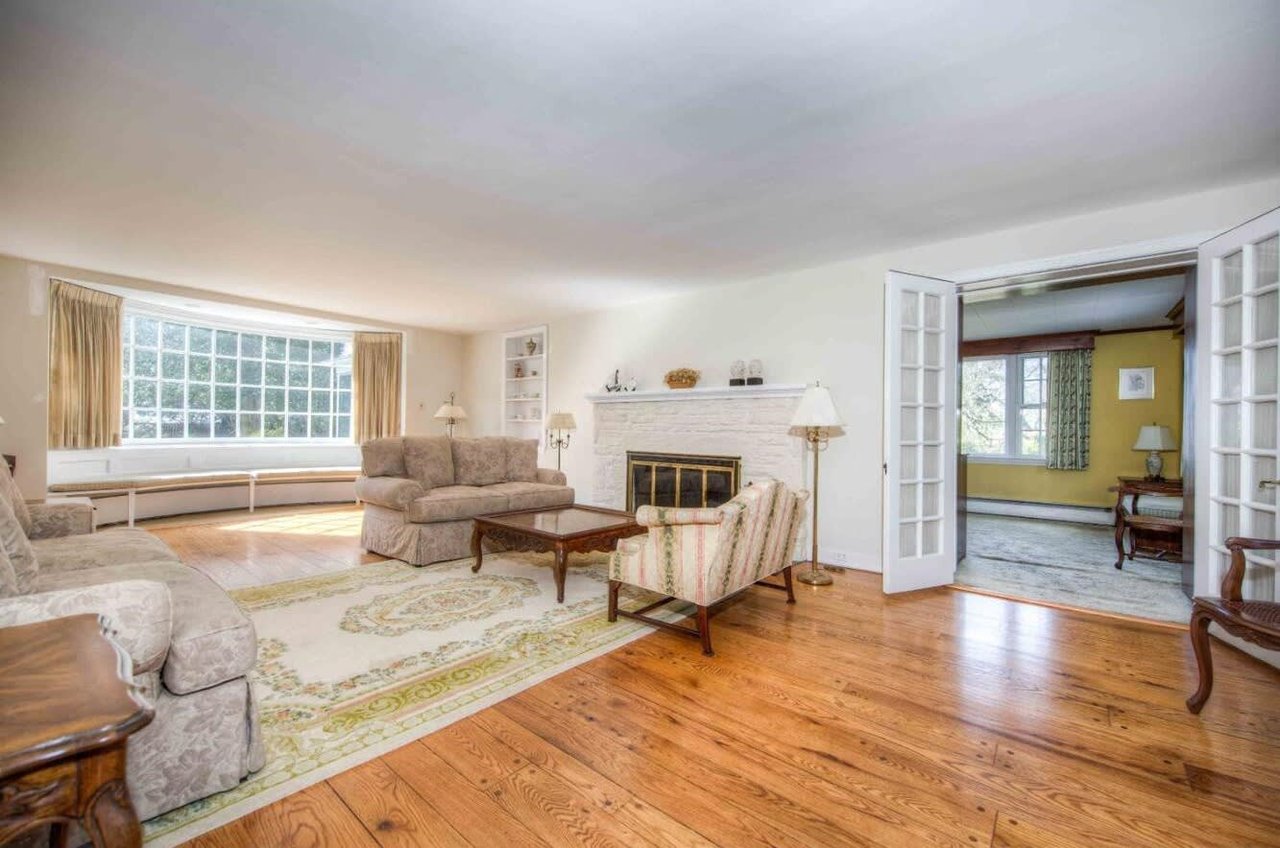 608 Woodleave Rd