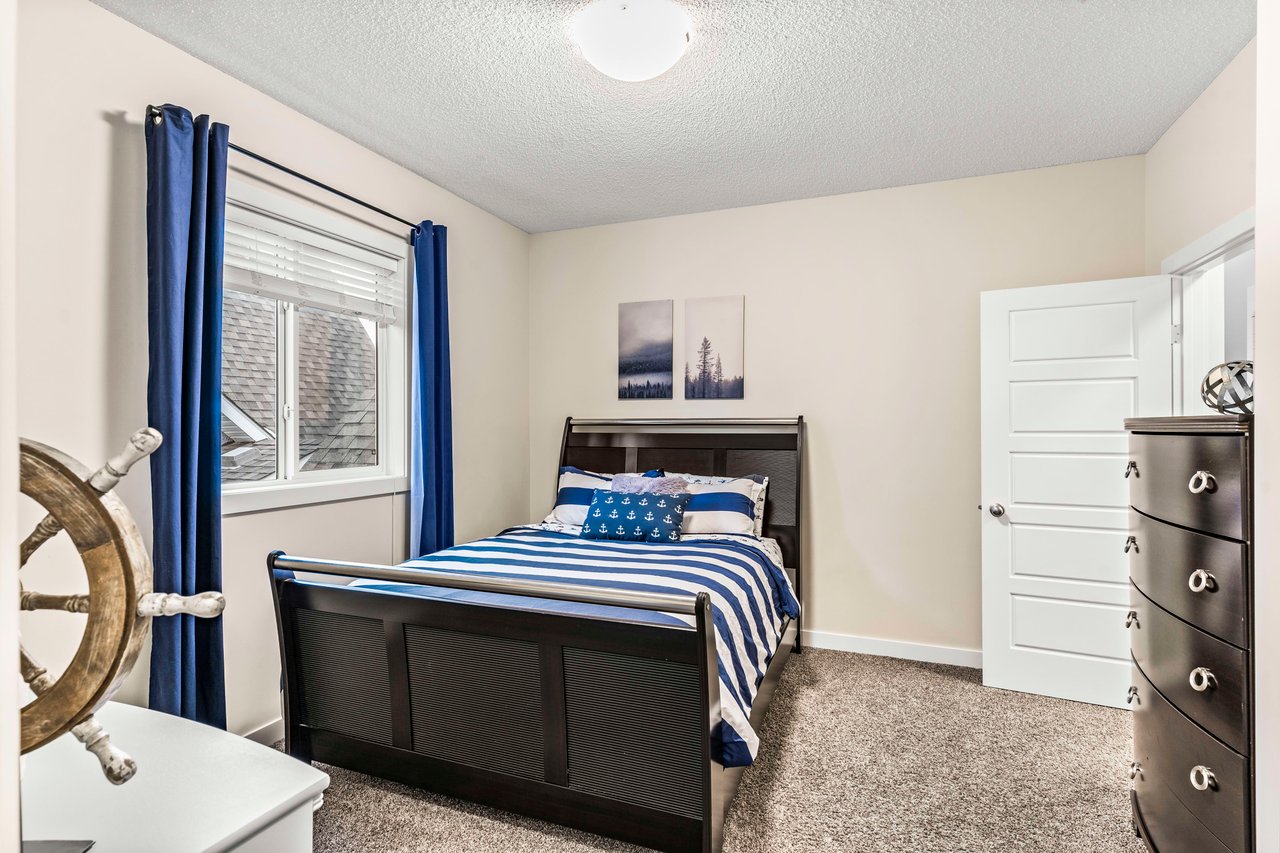 208 Mahogany Bay SE