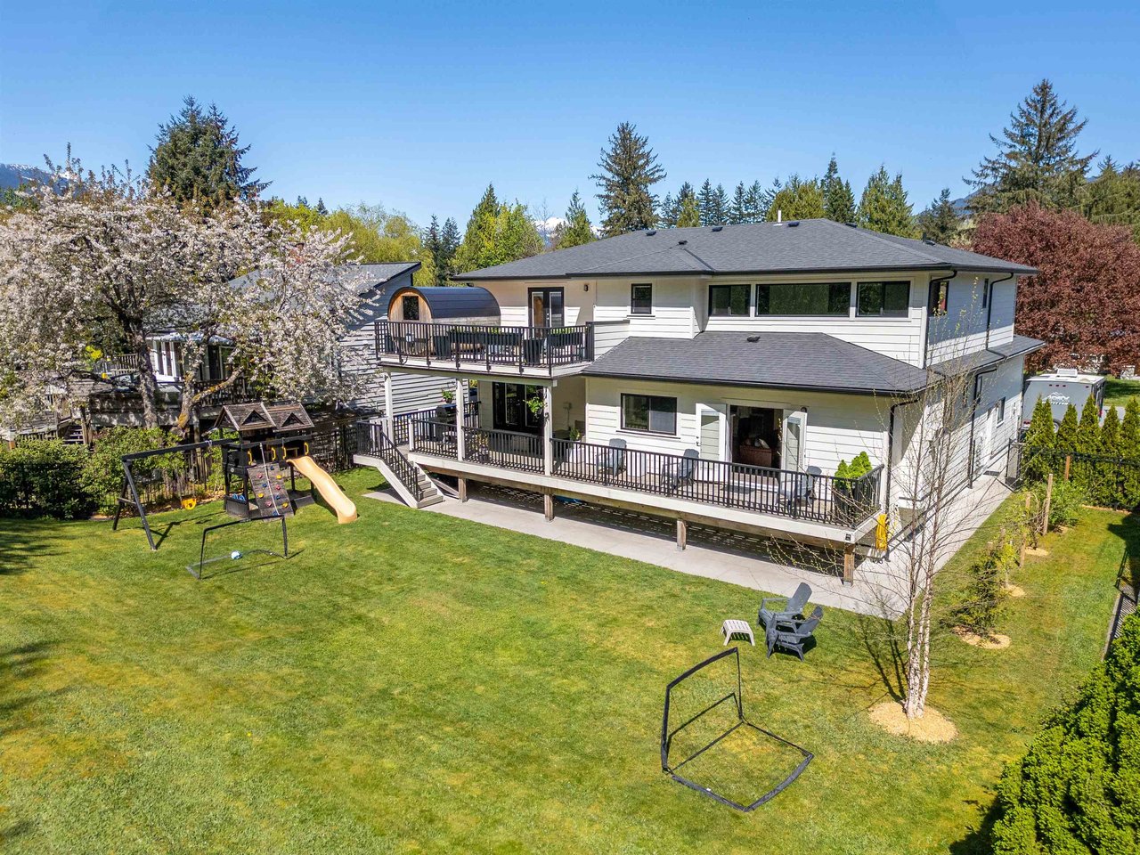 1422 Maple Cres