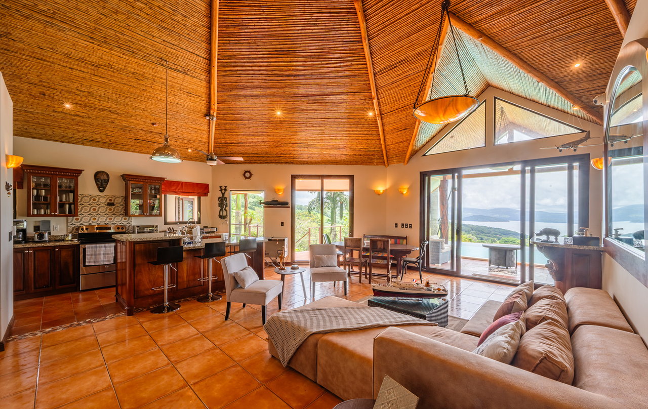 Luxury Lakefront Villa, Lake Arenal, Alajuela