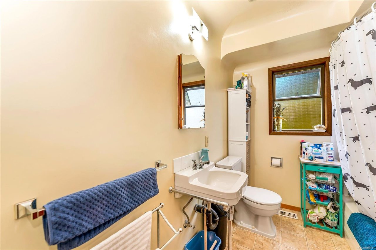 2884 Inez Dr