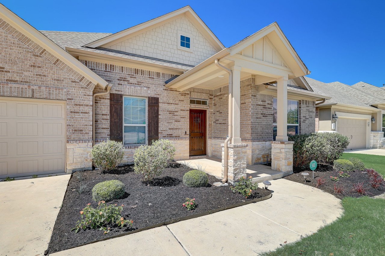 Charming single-story home in the desirable Paloma Lake in RR that backs to a greenbelt!