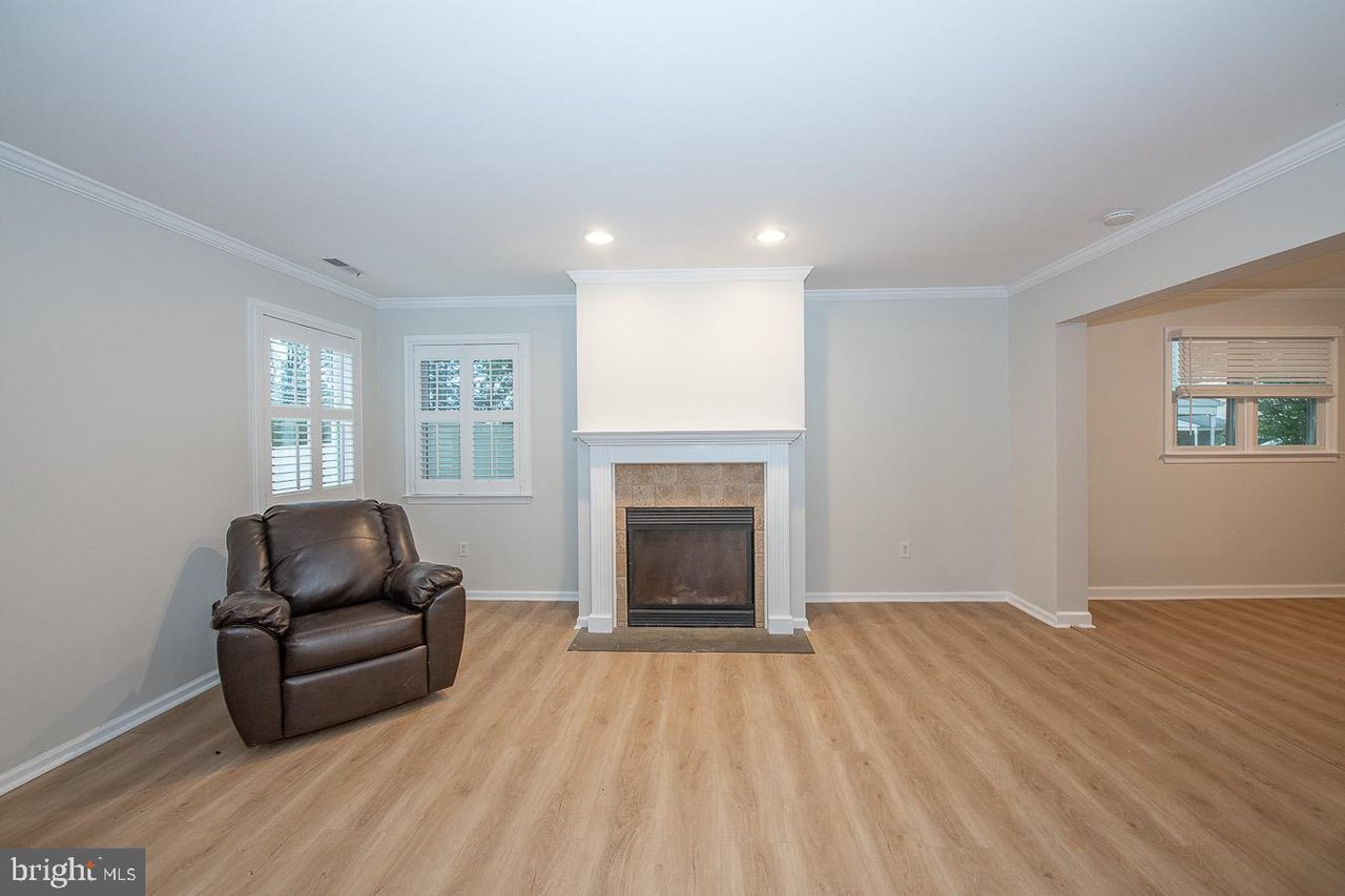 82 Woodbine Way
