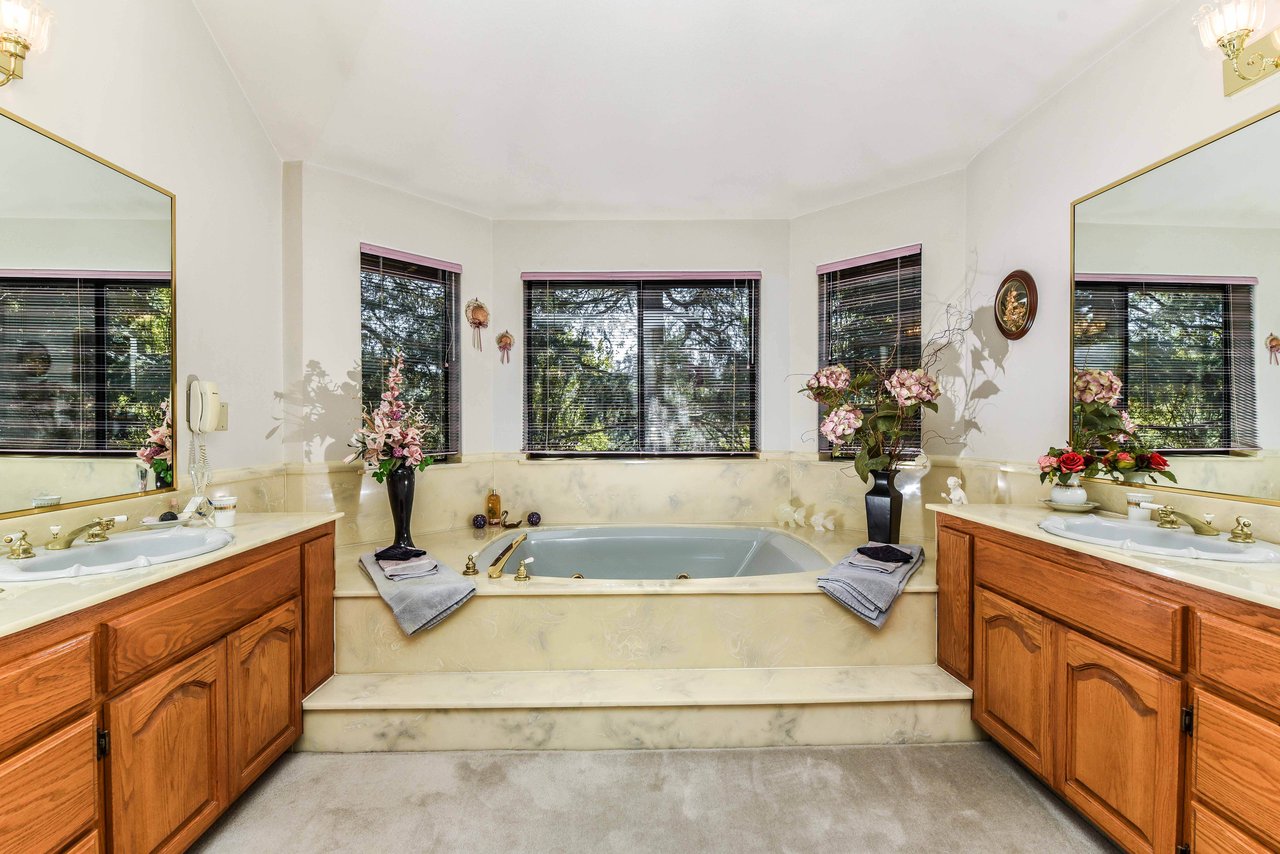 Fantastic Opportunity to buy in Alamo!