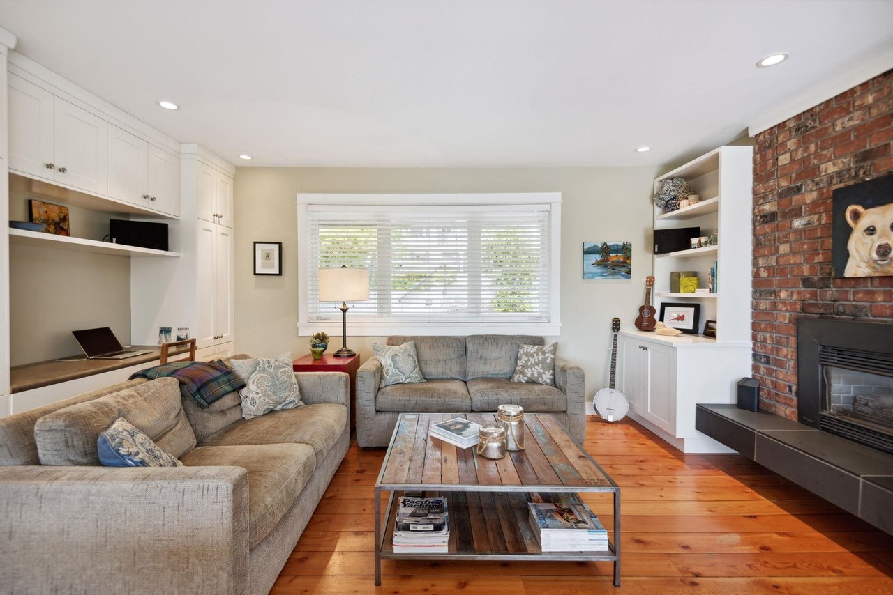 1253 Bracknell Cres