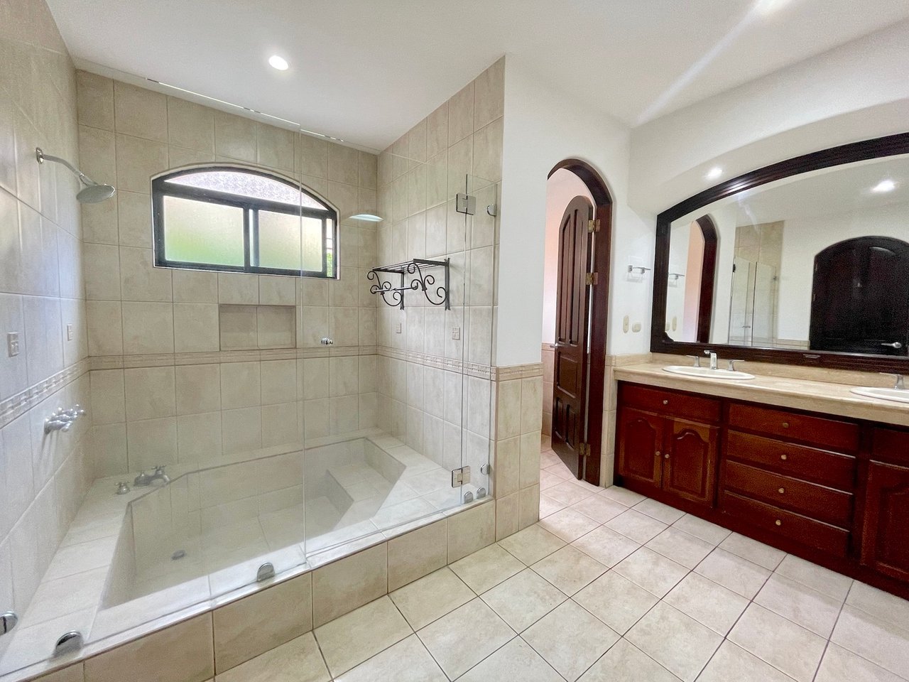 Neo Colonial Investment Home, Santa Ana, San Jose
