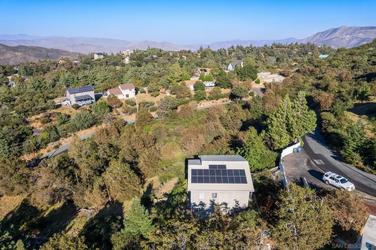 3180 Lakeview Dr