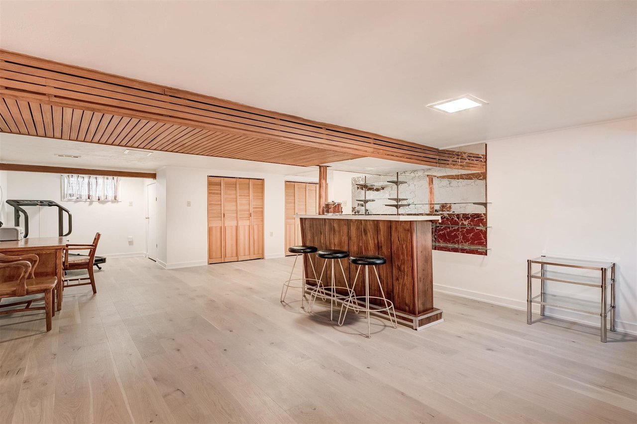 240 Chine Dr