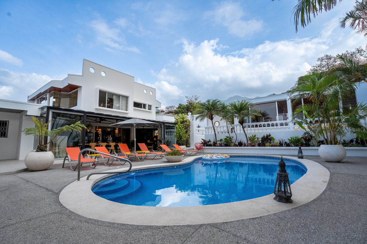 Designer Estate With Sauna, Escazu, San Jose