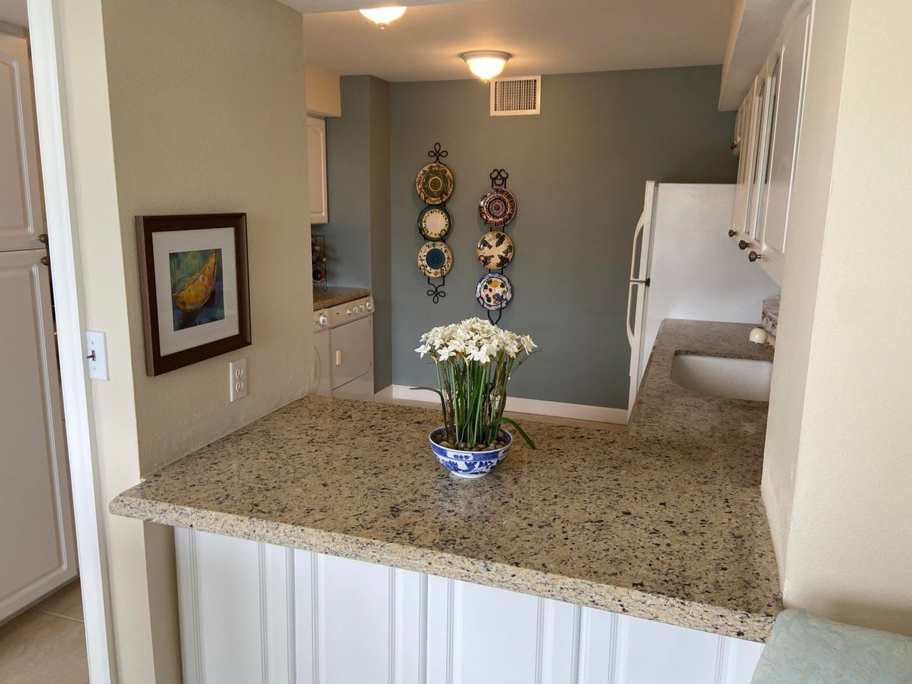 122 Lakeshore Drive #2320