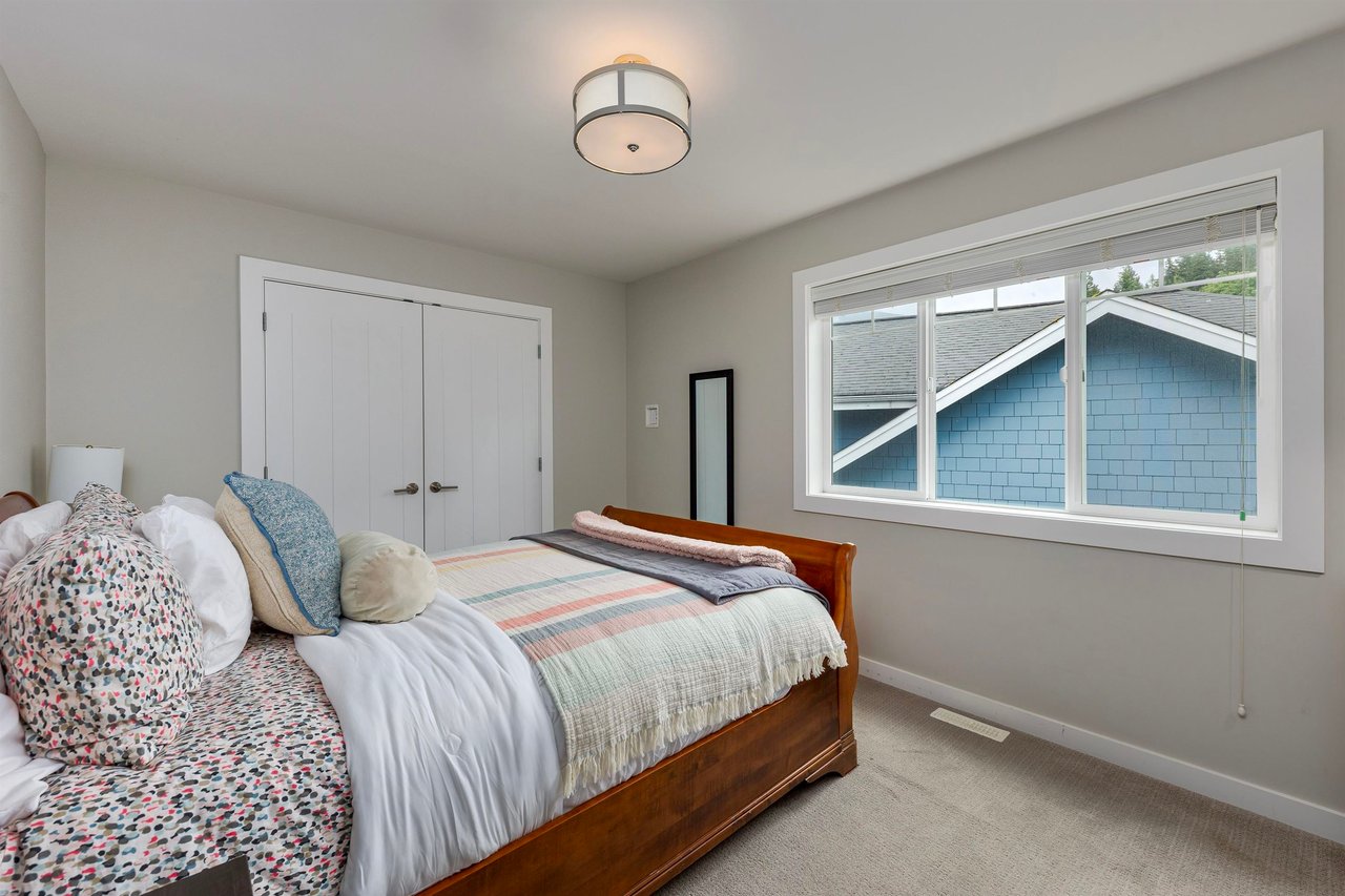 1039 Jay Cres