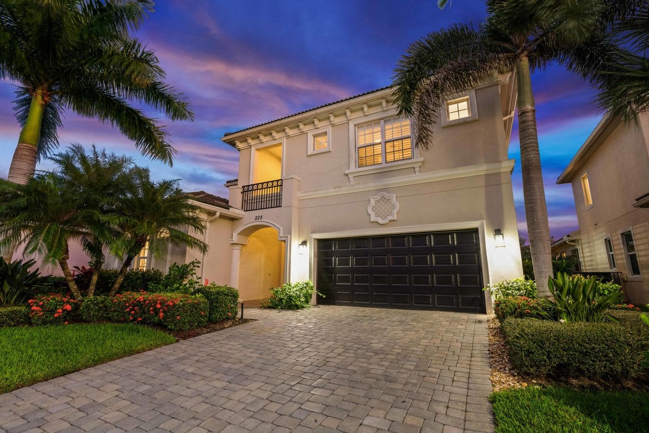 228 Carina Dr