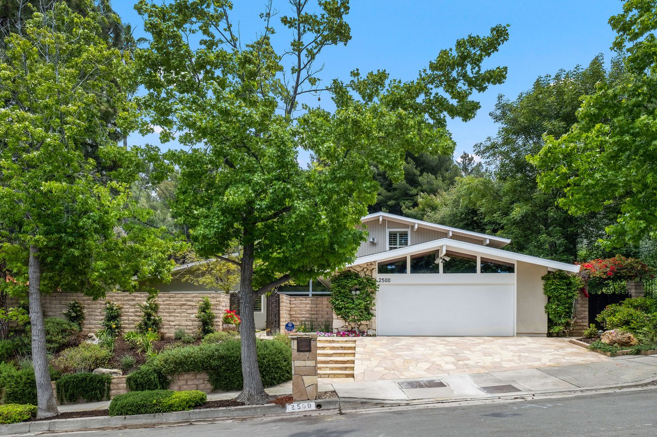 Hot New Mid Century Modern Listing!