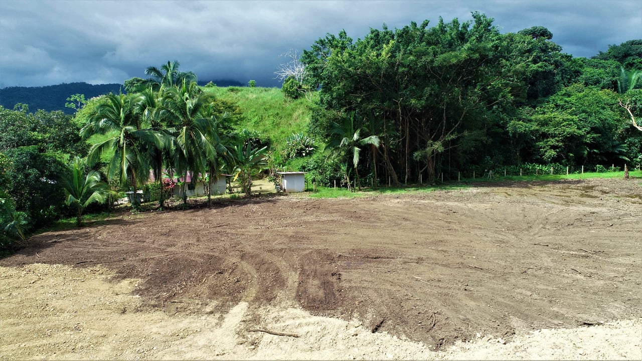 5000 Square Meter Lot, Residencial or Commercial, 400 Meters From the Beach.