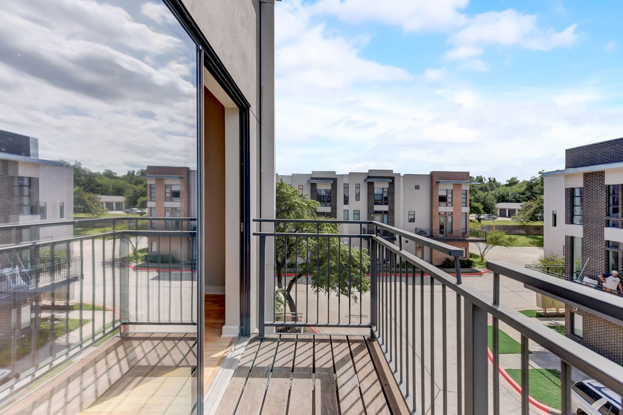Modern 1/1 Condo in Vibrant South Austin for Lease!