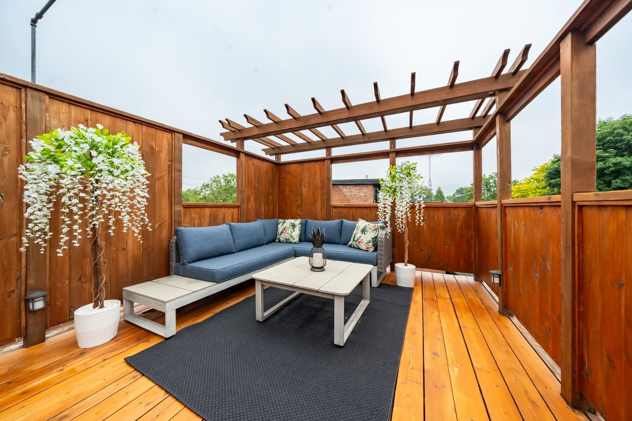 223 Indian Rd Cres