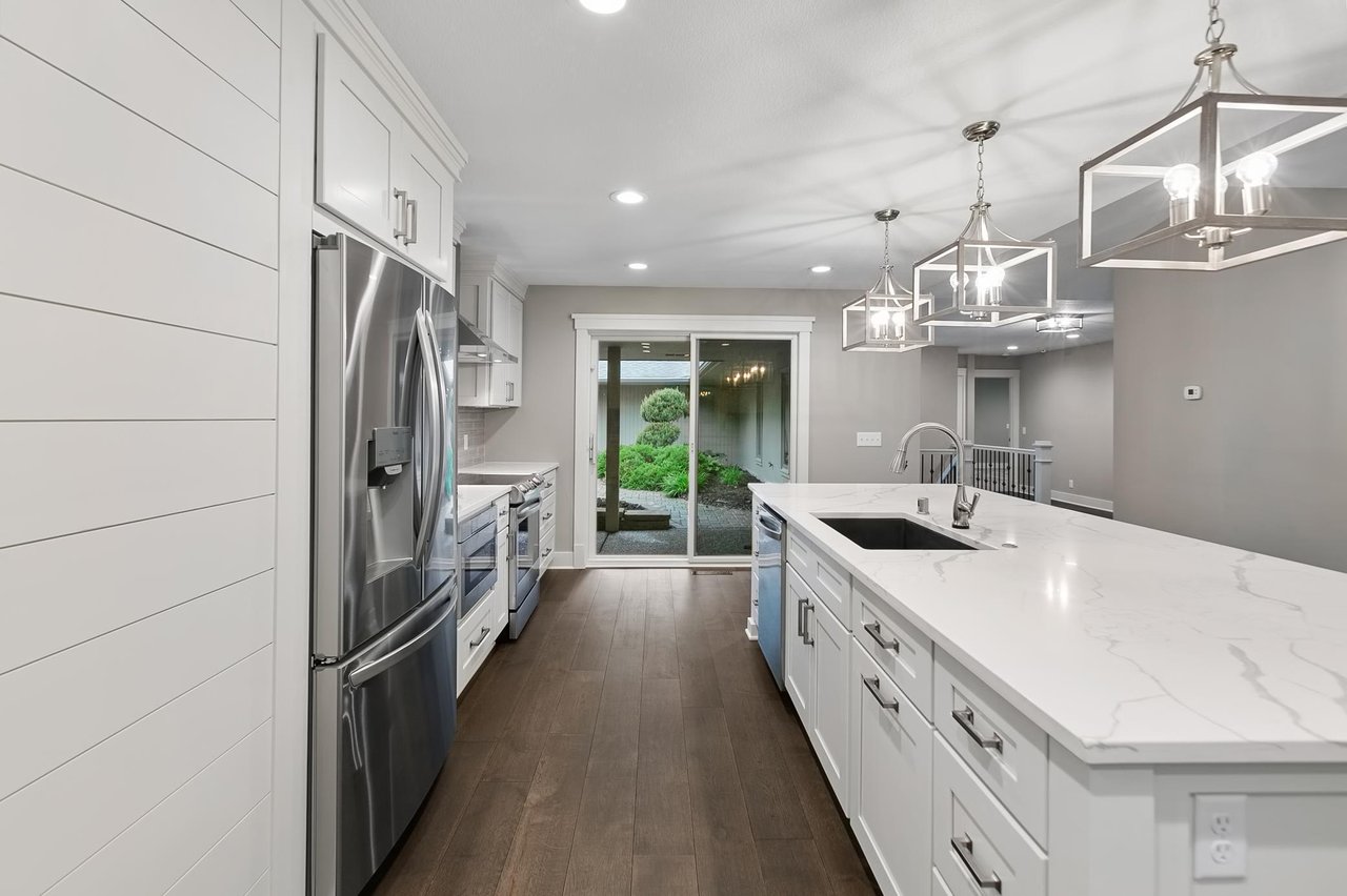 Beautifully Remodeled Bayswater Townhome!