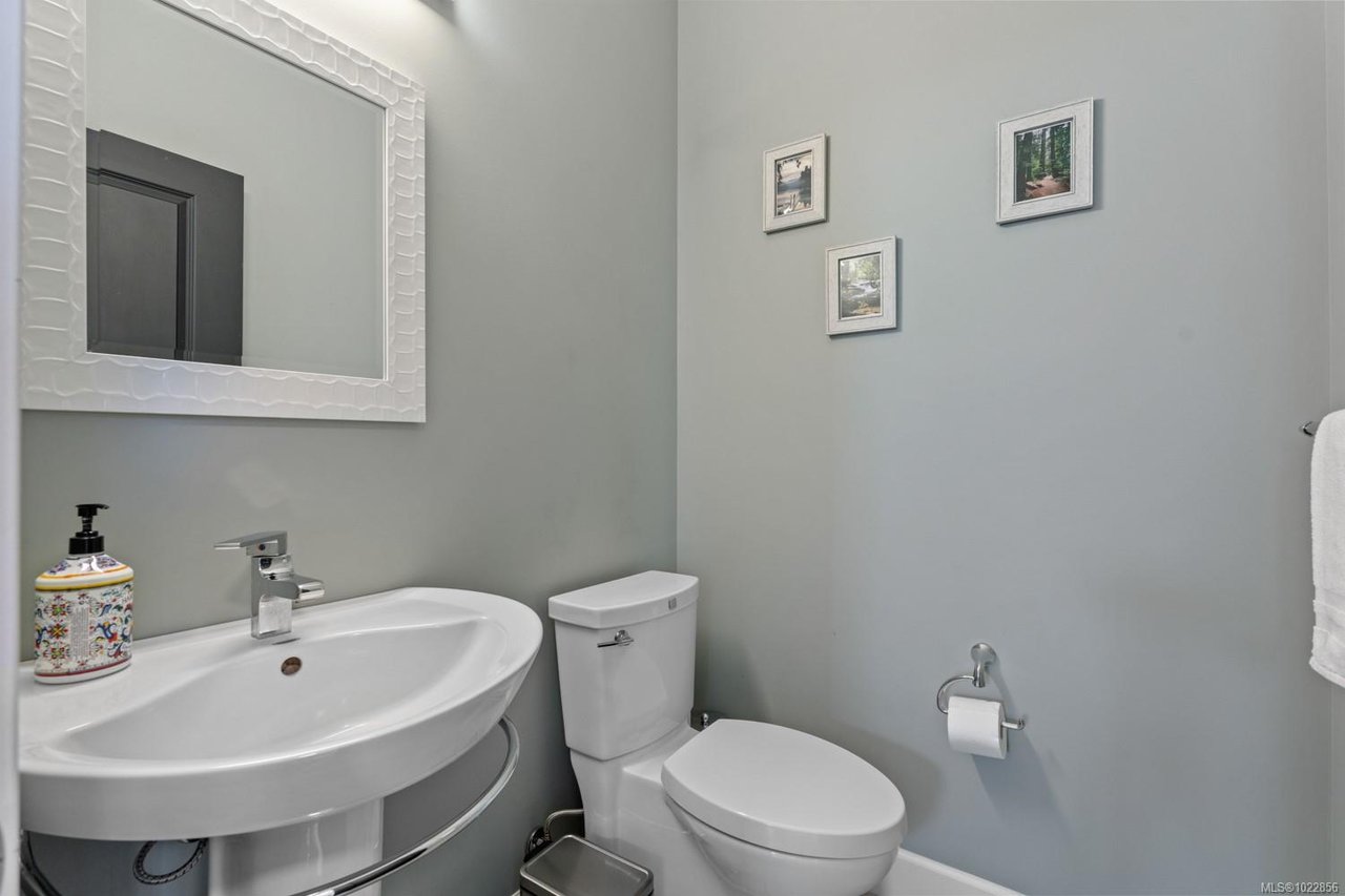 7364 Lakefront Dr, Lake Cowichan