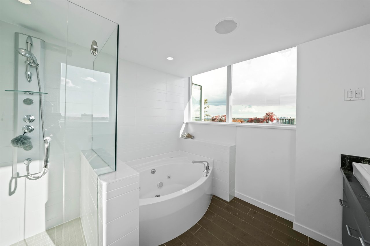 3905-188 Keefer Pl
