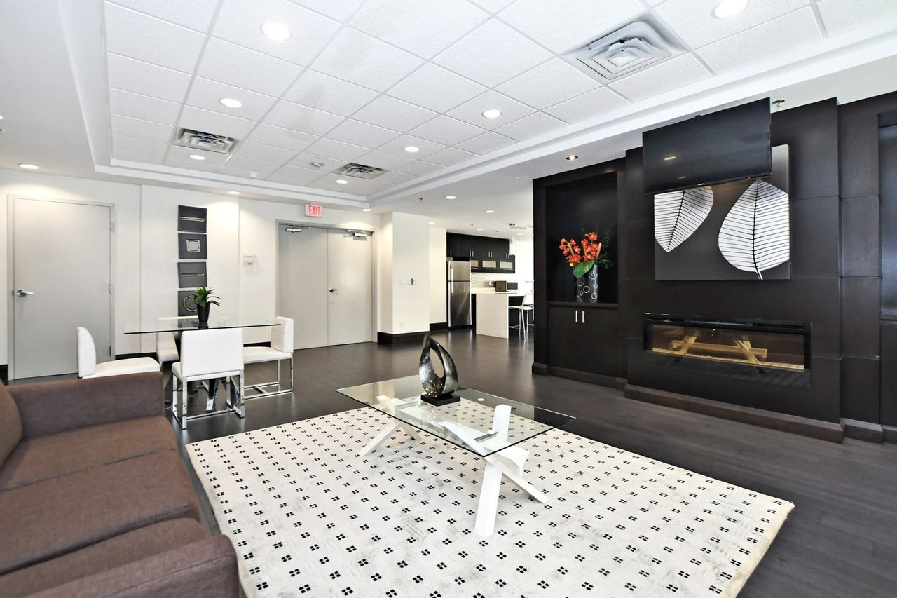 75 King William Cres Unit: LPH13