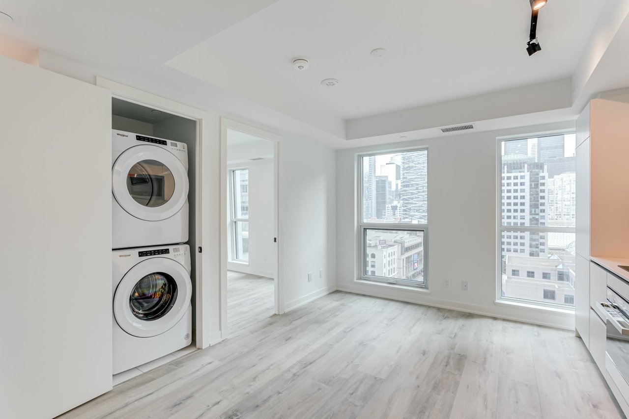 327 King St W Unit: 1101