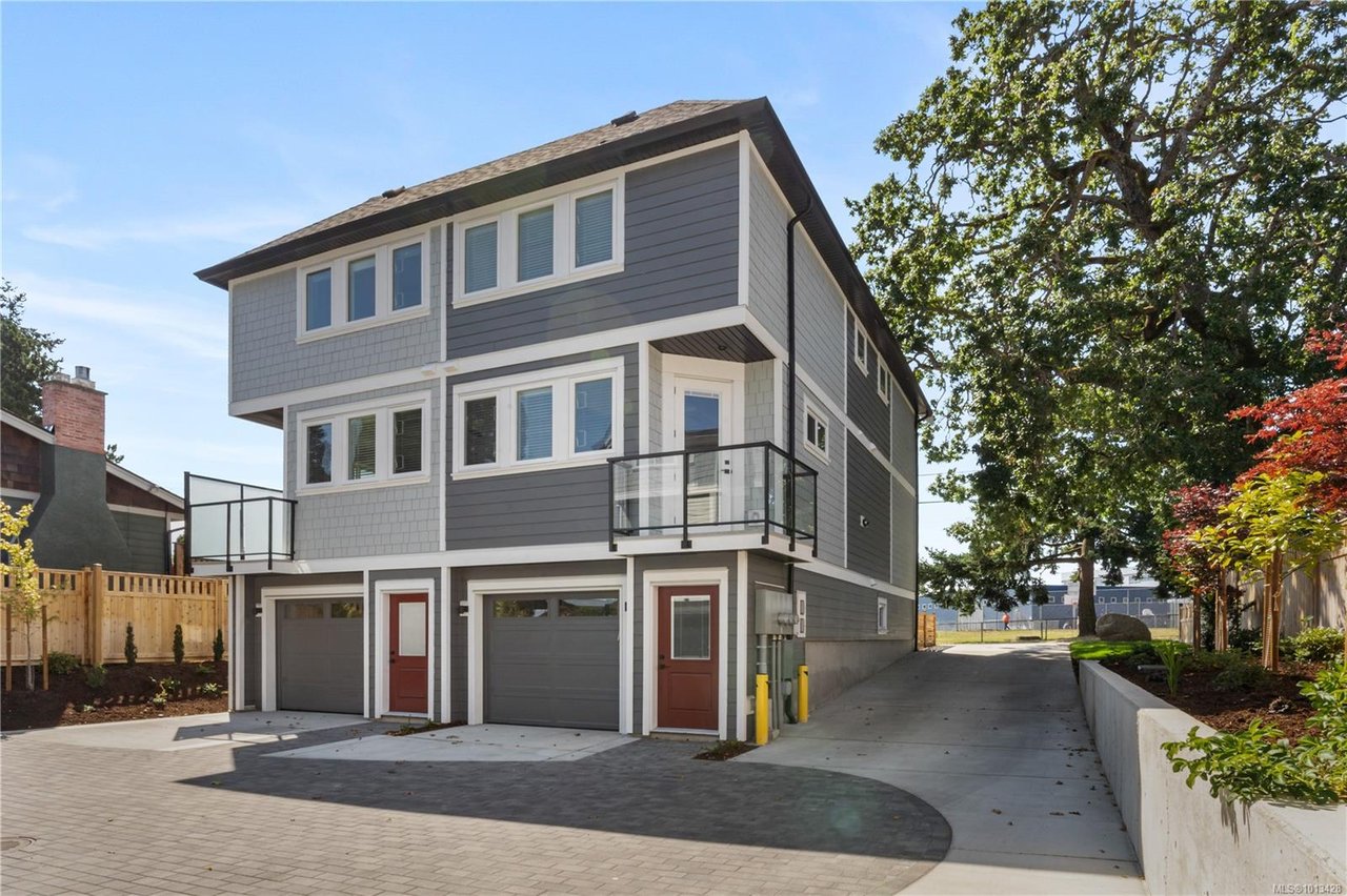 1-910 Old Esquimalt Rd