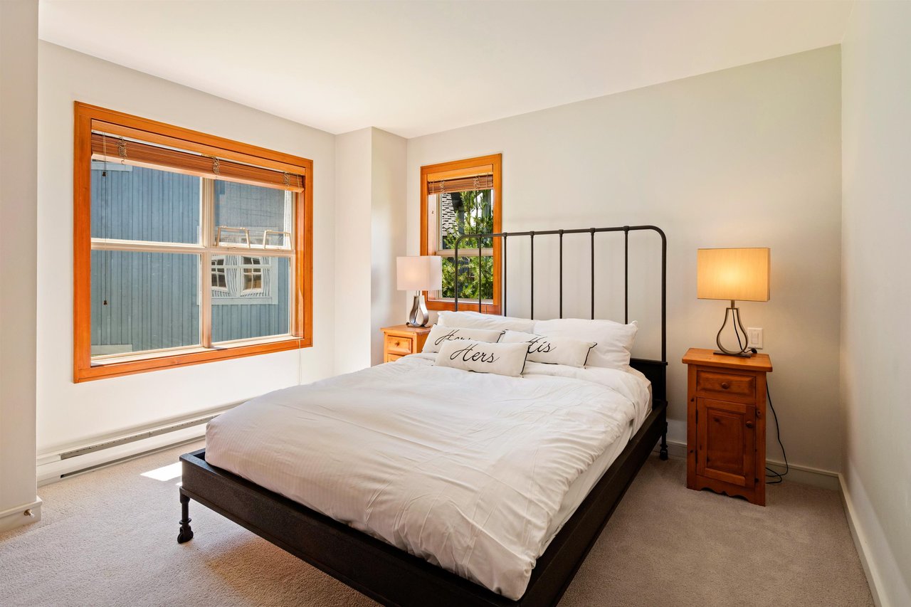 4-4661 Blackcomb Wy