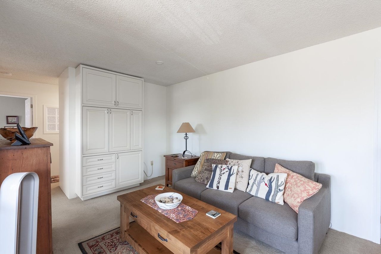 404-8772 SW Marine Dr