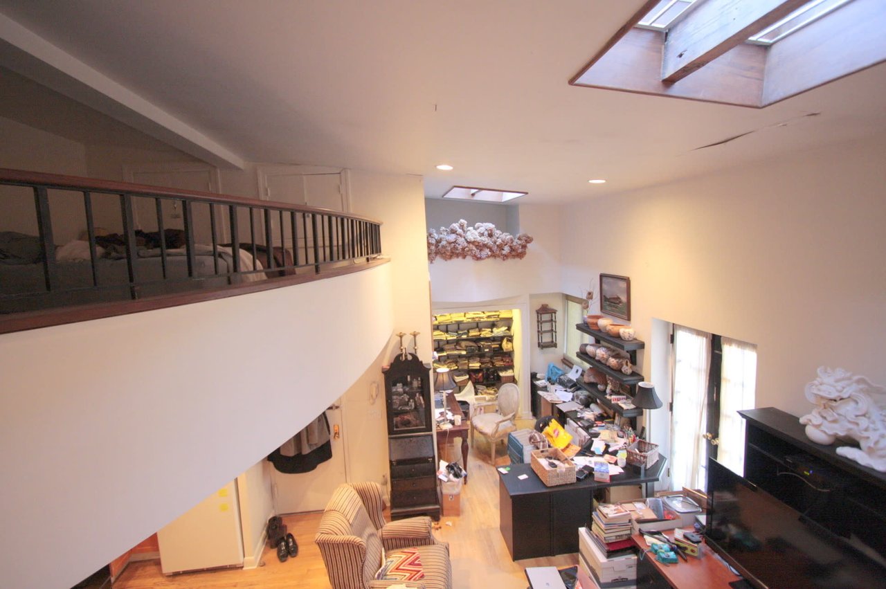 51 E 10th St