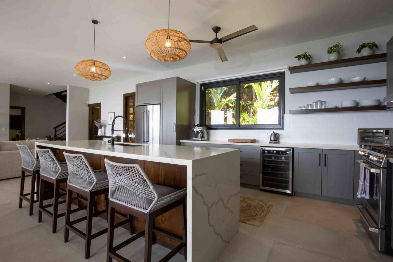 Stunning 4 Bedroom Villa Above Playa Hermosa