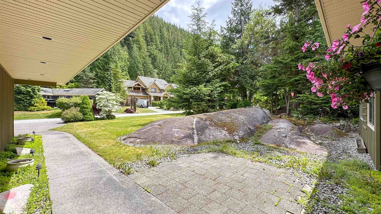 158 Stonegate Dr