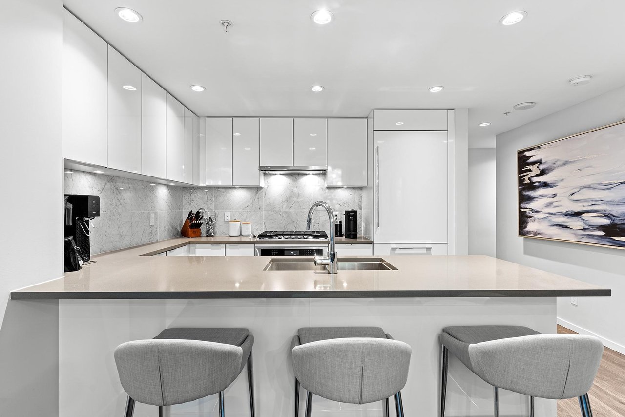 101-5883 Barker Ave