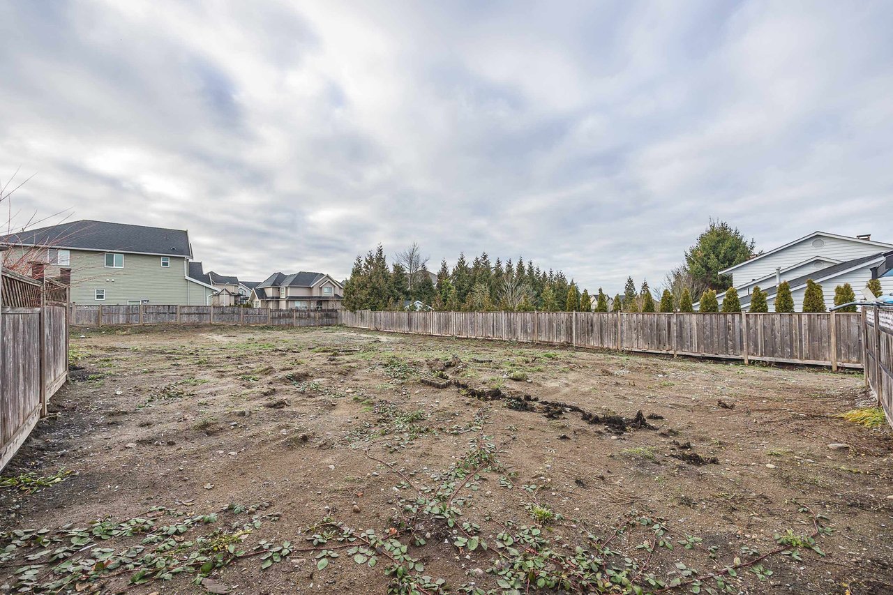 18310 68 Ave