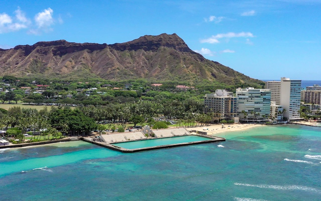 The Enduring Appeal of Honolulu’s Gold Coast