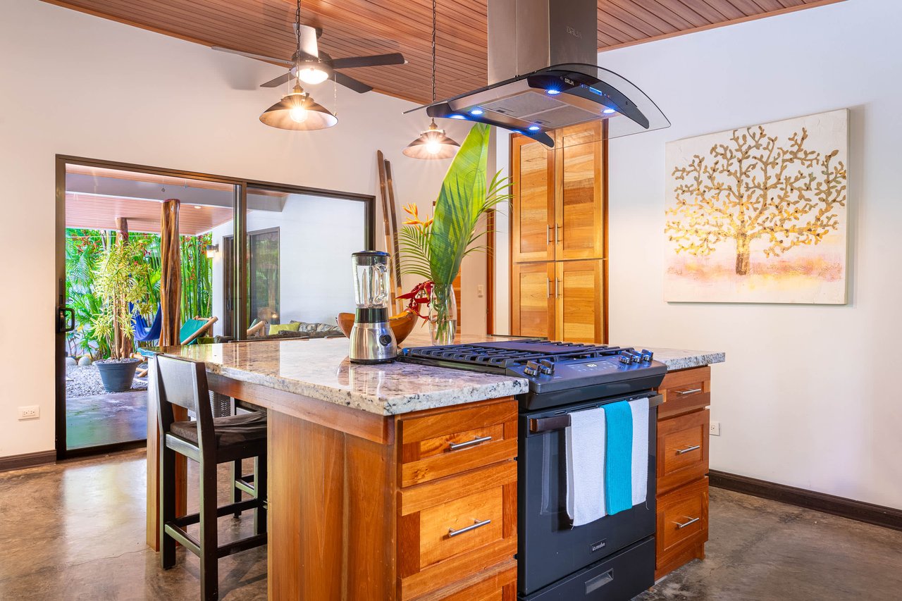 Uvita Garden Villa and Casita, 4 Bedrooms Total, Walking Distance To All