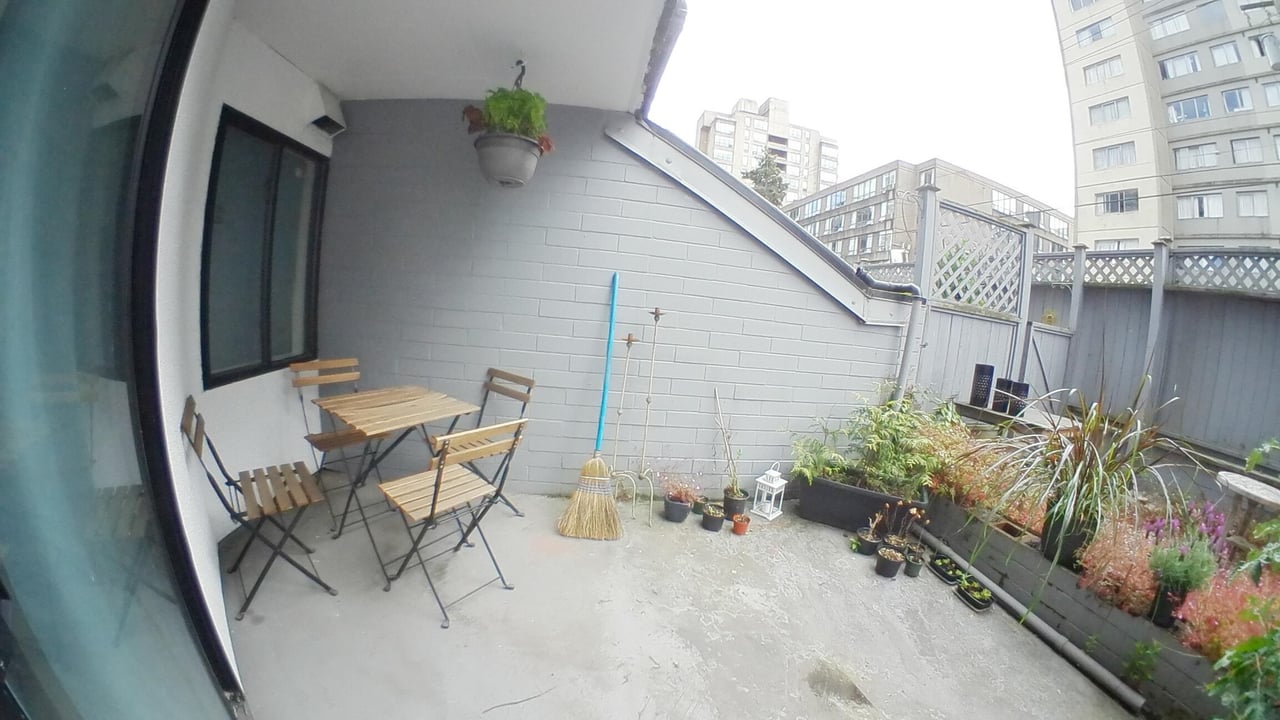 203-1270 Robson St