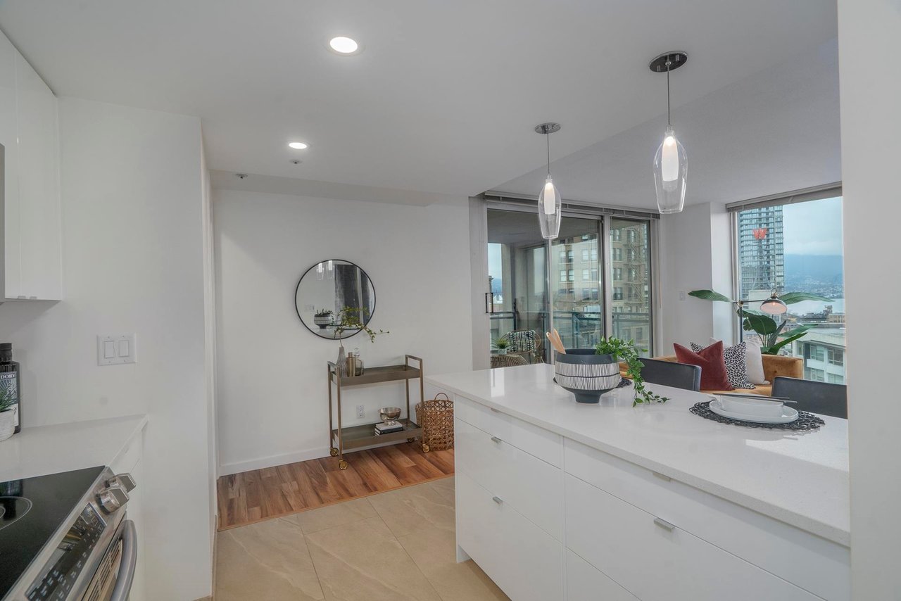 1302-183 Keefer Pl