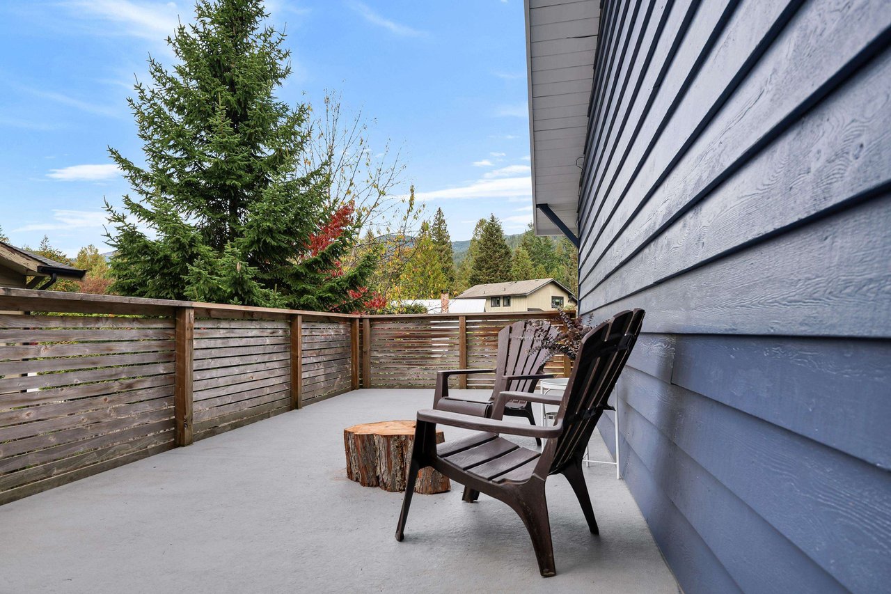 2554 Jura Cres