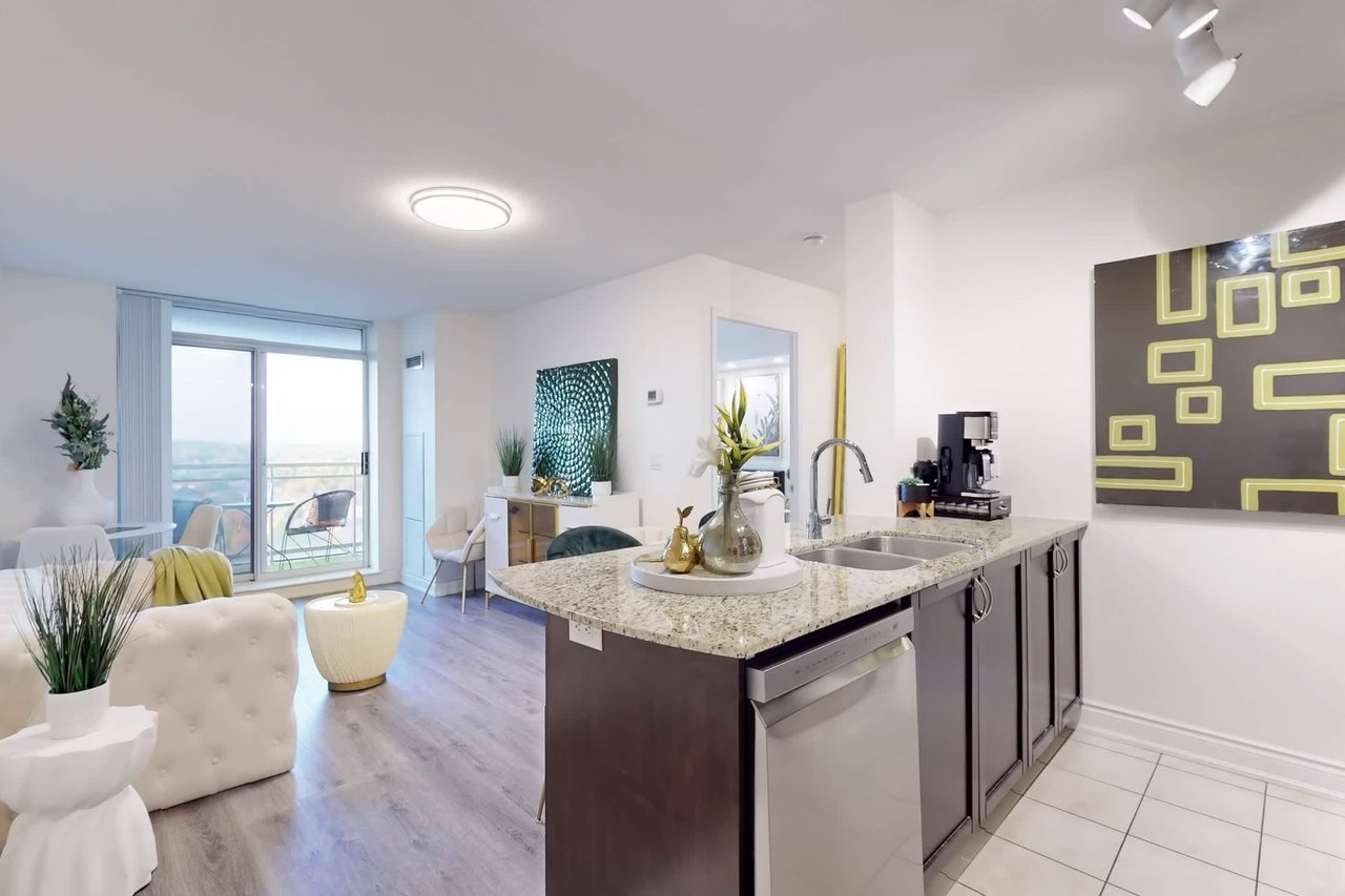 75 King William Cres Unit: LPH13