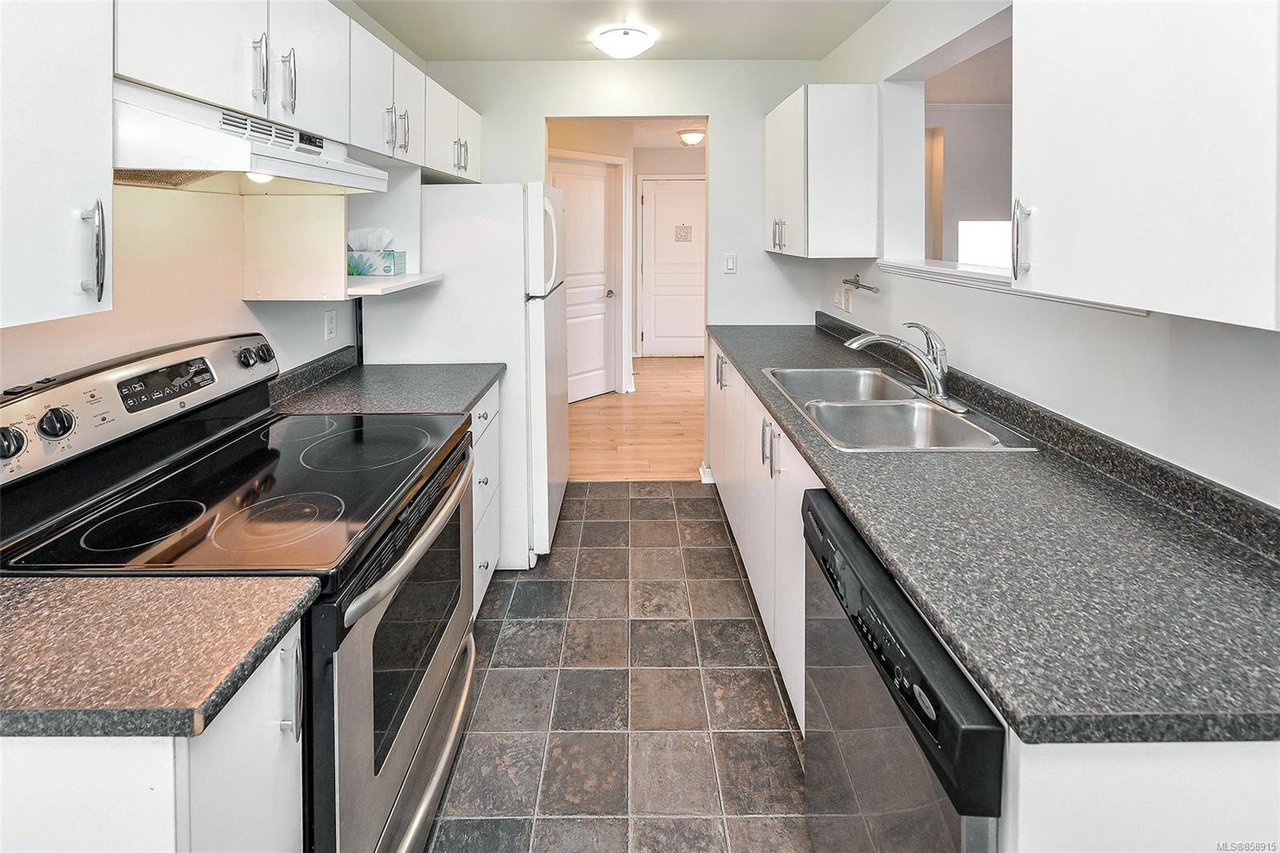 112-898 Vernon Ave, Saanich